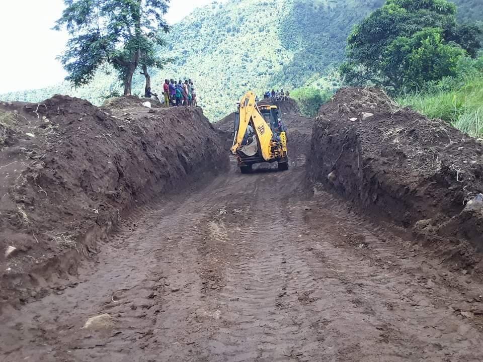 Anjouan-construction de la route d’Uzini : Les travaux de terrassement vont bon train