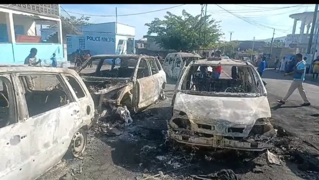 Société : Quatre véhicules réduits en cendres à Hahaya