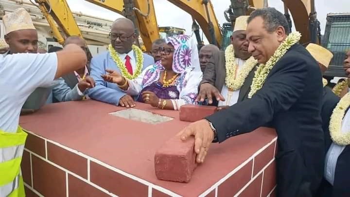 Connectivité inter îles : Pose de la première pierre du port de Boingoma